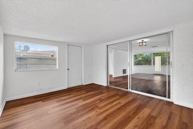 Building Photo - Beautiful 2 Bedroom, 2 Bathroom, 1 Car Garage home for rent.