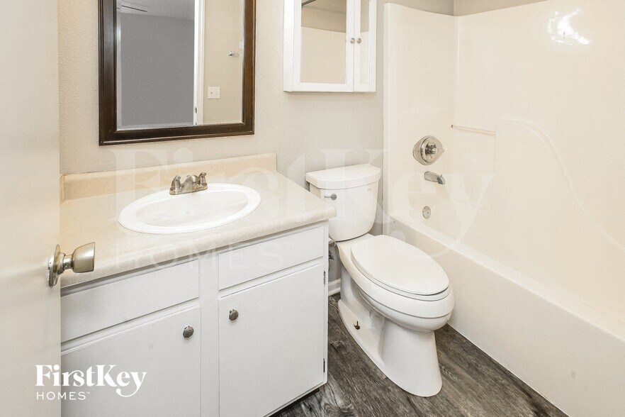 Building Photo - 15442 Ten Point Dr