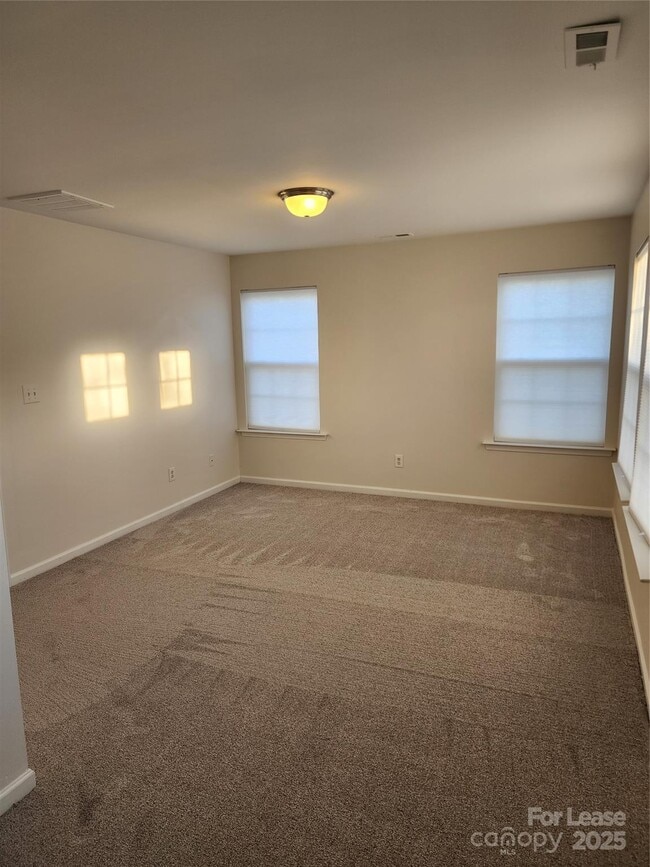 Building Photo - 15258 Crossing Gate Dr