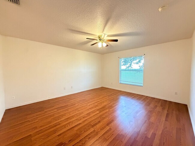 Building Photo - 10438 Vista Pines Loop