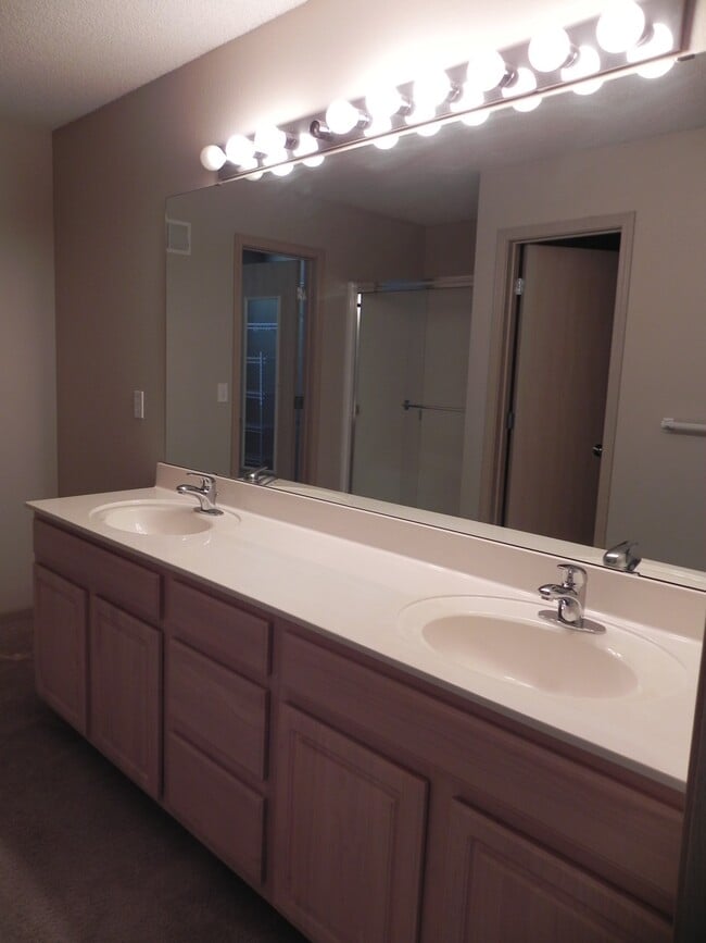 Master Bedroom double vanity - 9840 N Lewis Ave