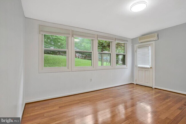 Building Photo - 6162 40 Winks Way