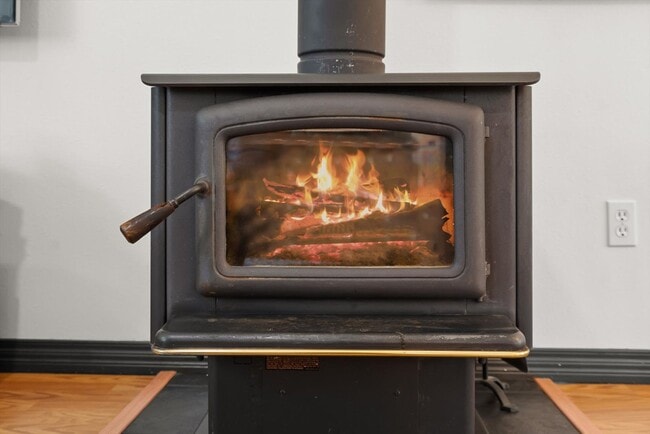 Building Photo - Glacier Chalet – Cozy Columbia Falls Retre...