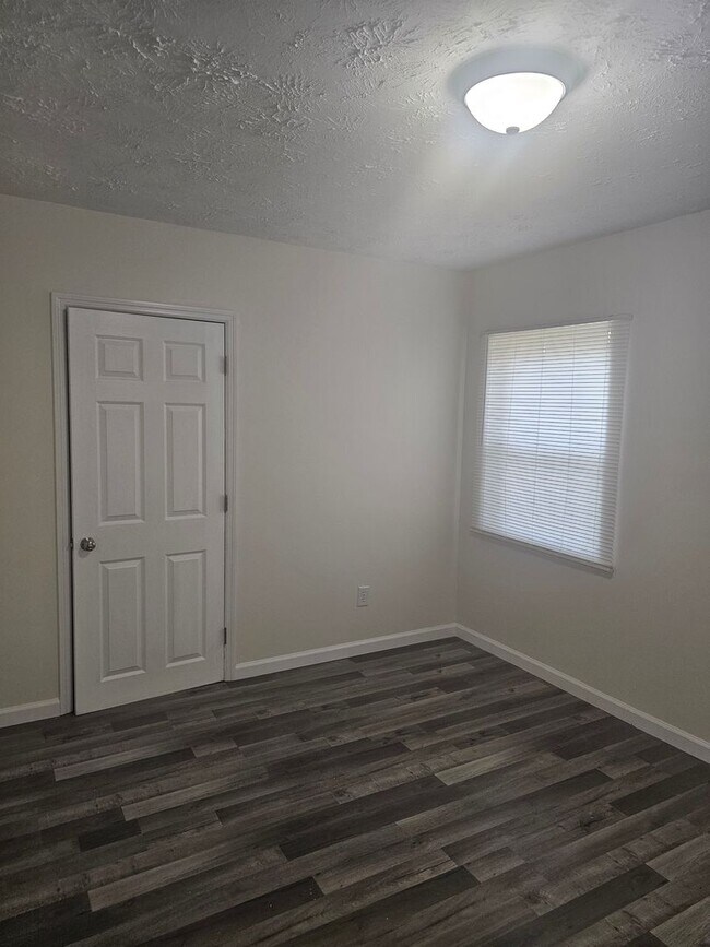 Building Photo - Totally remodeled 2BR