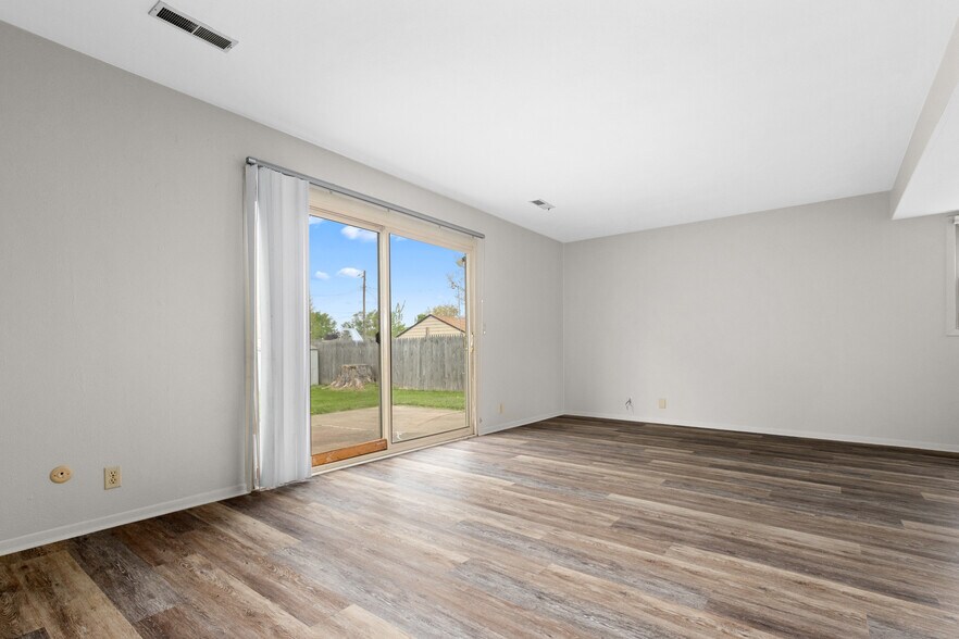 Building Photo - 6207 N Northmoor Ct