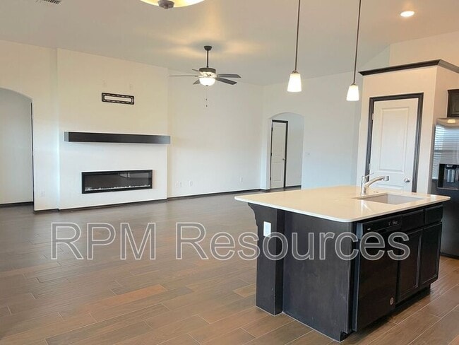 Building Photo - 702 Midland Valley St