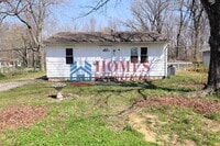 Building Photo - Three Bedroom House | Move in Ready