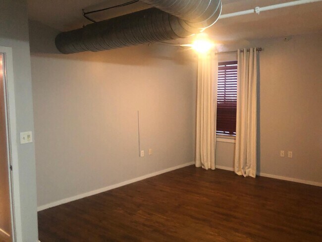 Building Photo - 1720 Chouteau Ave
