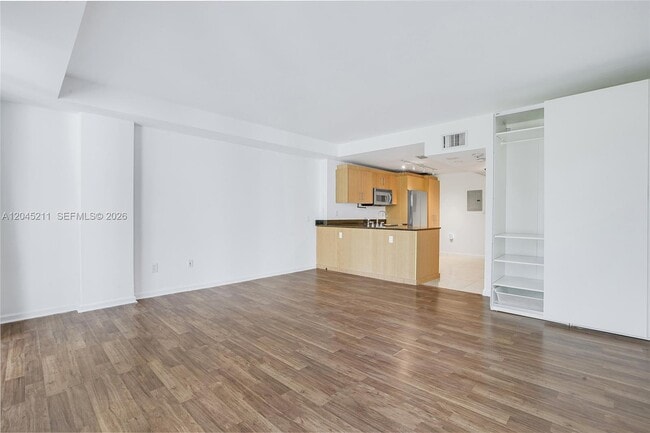 Building Photo - 10275 Collins Ave