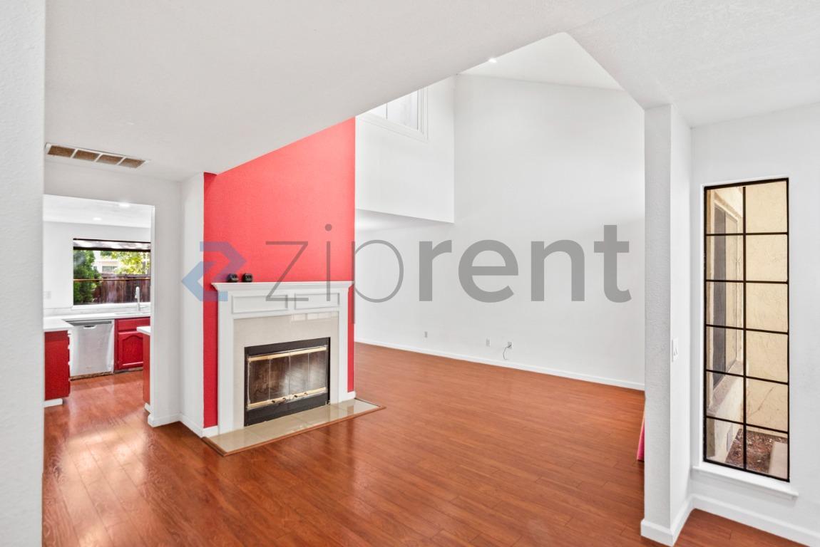 Building Photo - Unit