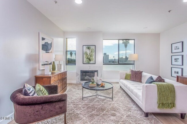 Building Photo - 6938 Laurel Canyon Blvd