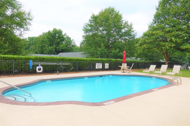 Building Photo - 303 Heritage Club Dr