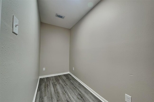 Building Photo - 8303 Holmwood Dr