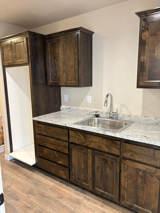 Building Photo - 7861 Houston Lp