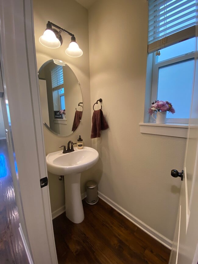 Building Photo - 10030 NW Bartlett Loop