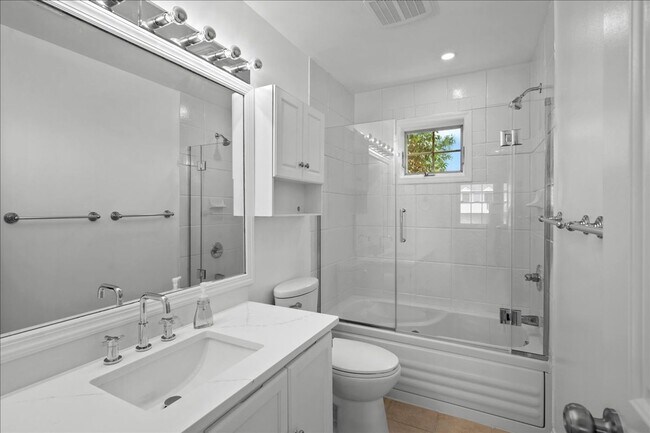 Building Photo - Lakeside Drive HOA