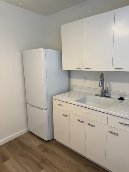 Building Photo - 820 S Rosemead Blvd