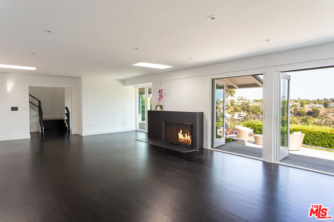 Building Photo - 500 Amalfi Dr