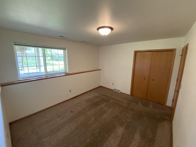 Building Photo - 5719 Lake Edge Rd