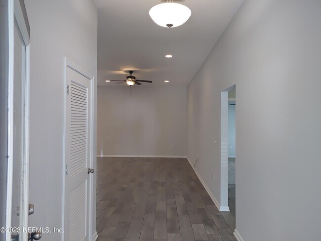 Building Photo - 208 Midway Park Dr