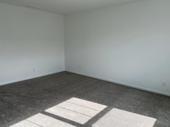 Building Photo - 1033 Atterberg Rd