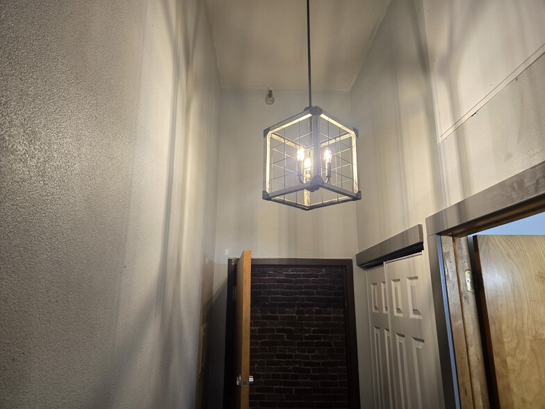 Building Photo - 222 Jay St