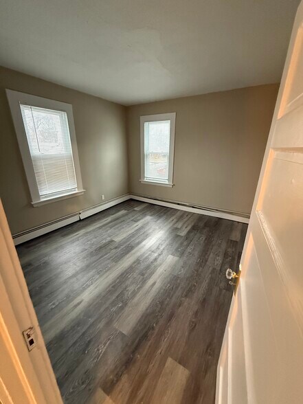 Building Photo - 913 East St