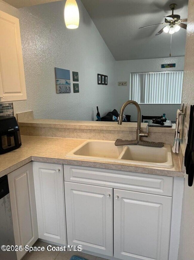 Building Photo - 427 Ocean Park Ln