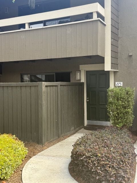 Building Photo - 275 Streamwood