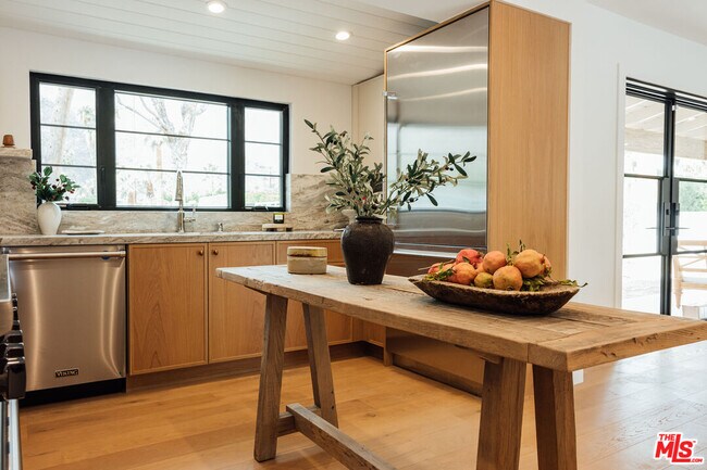 Building Photo - 1560 S Calle Palo Fierro