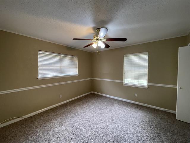 Building Photo - 705 White Oak Ln