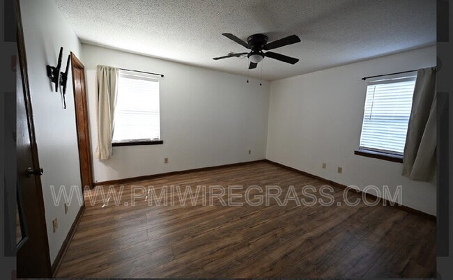 Building Photo - 267 Barbara Dr