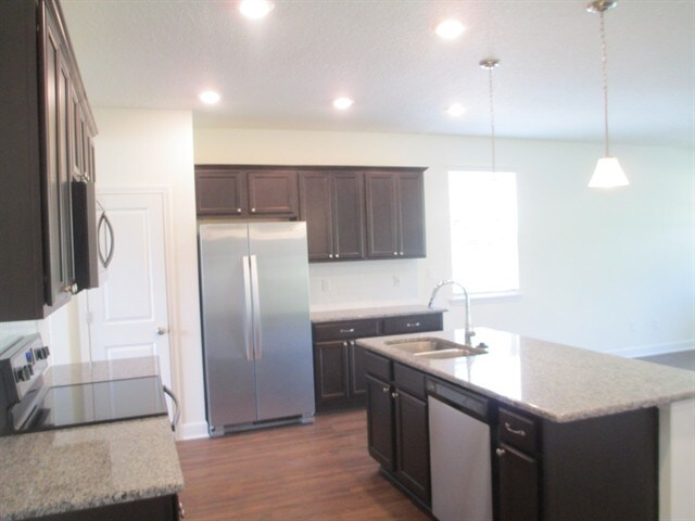 Building Photo - 3070 Creek Village Ln