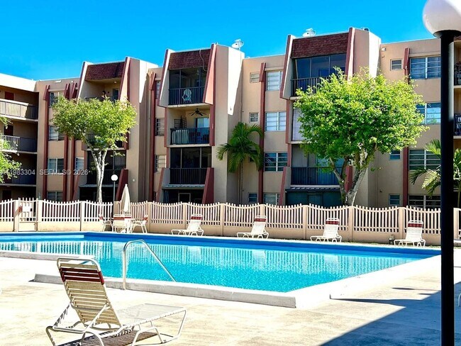 Building Photo - 13715 Kendale Lakes Cir