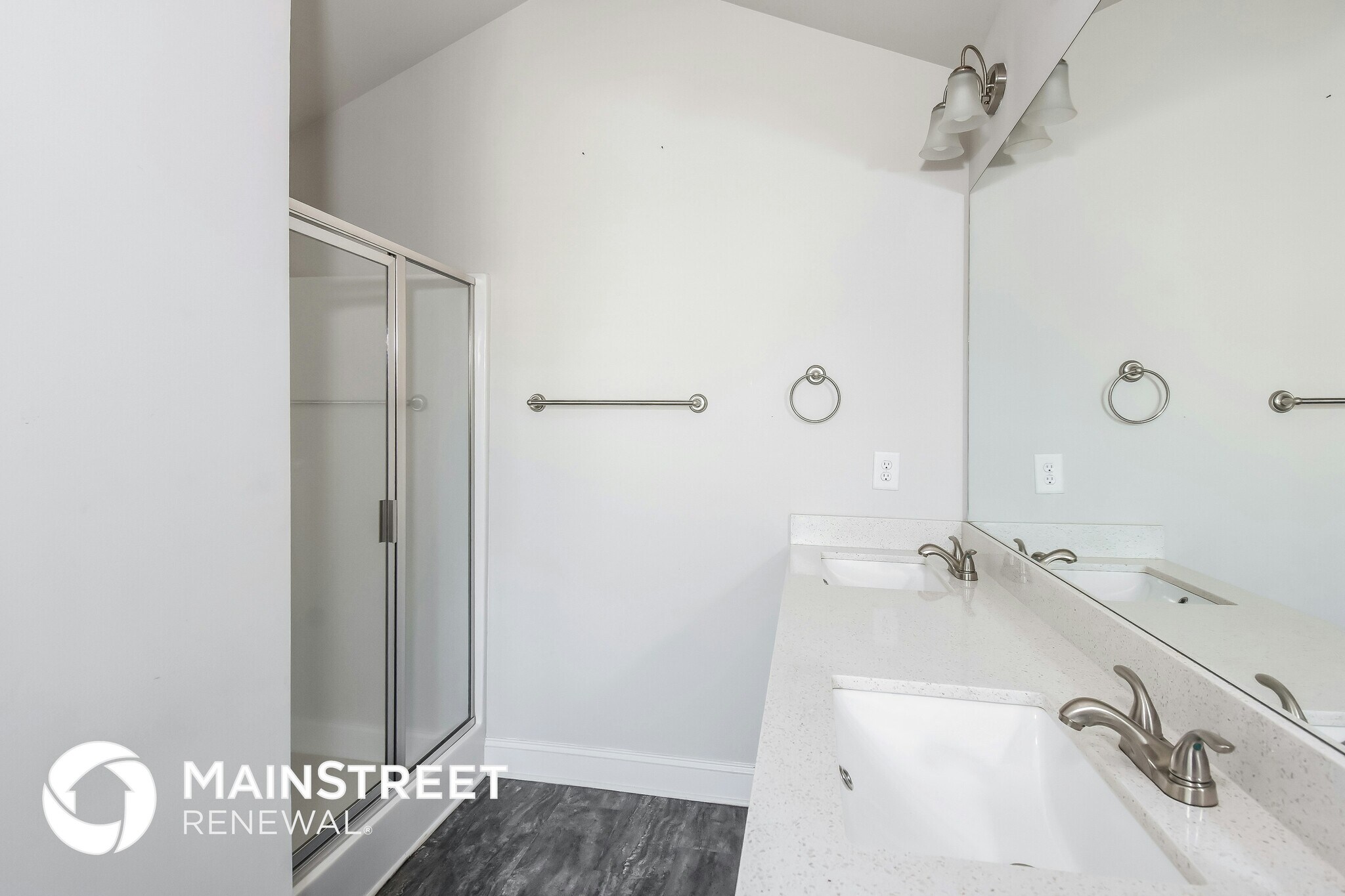 Building Photo - 692 Overlook Gln Dr