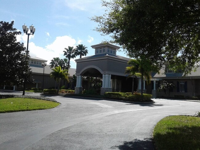 Building Photo - 2113 Sawgrass Ln
