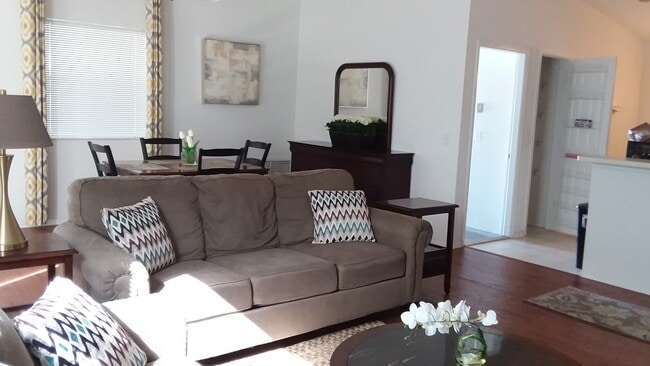 Building Photo - 1645 Hickory Grove Ln