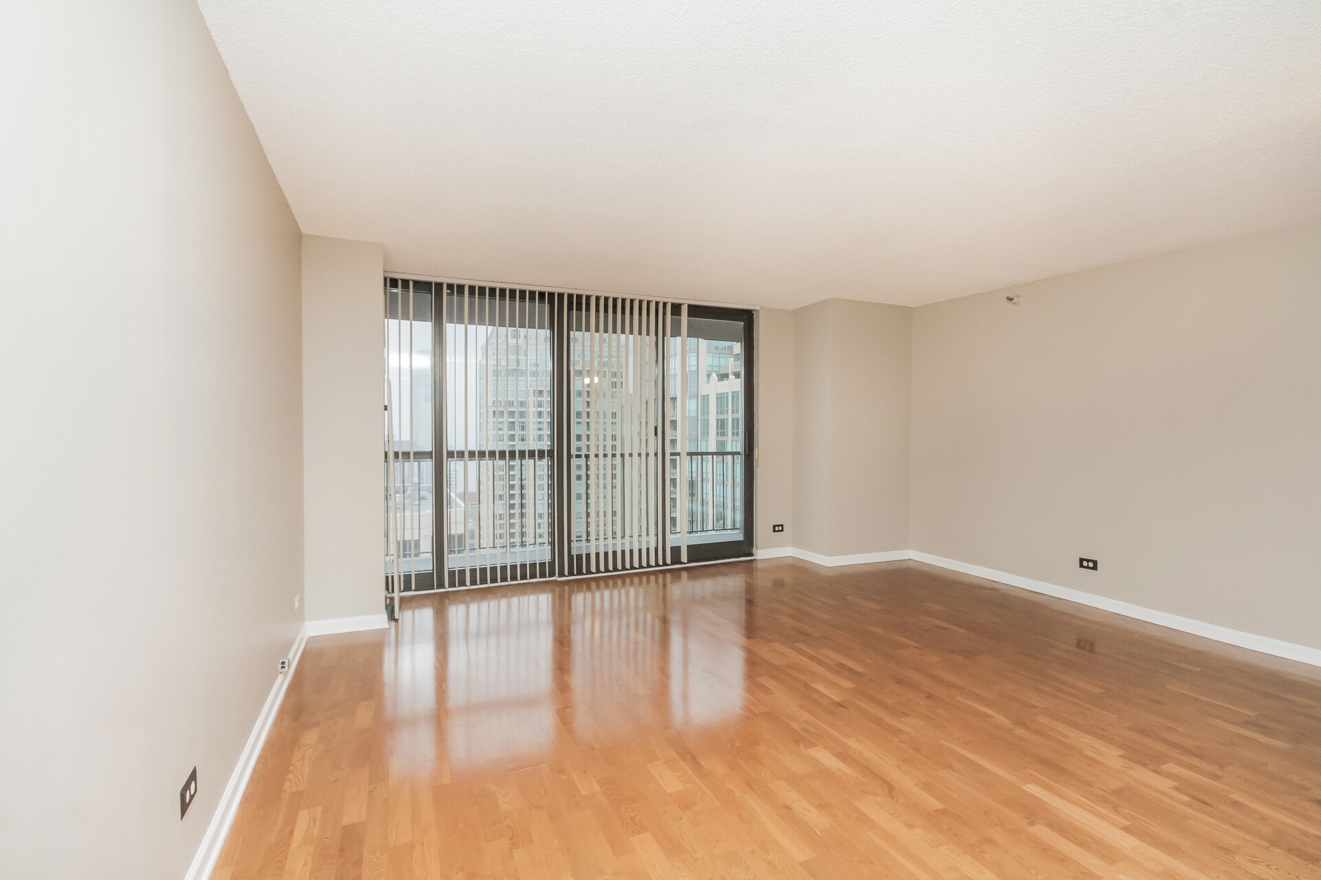 Building Photo - 10 E Ontario St