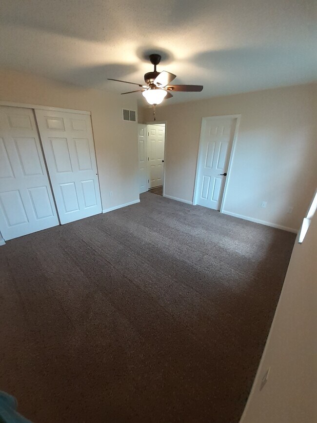 Building Photo - 632 High School St