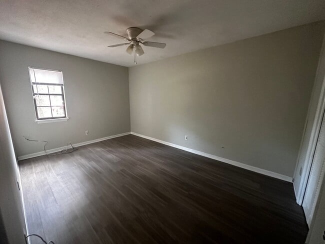 Building Photo - 2359 Claremont Ln