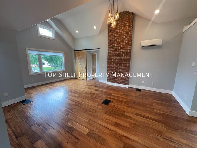 Building Photo - 3719 3rd St