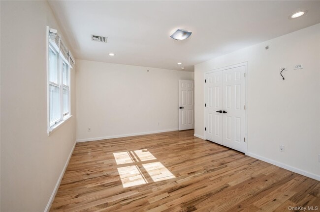 Building Photo - 138 Woodside Ave