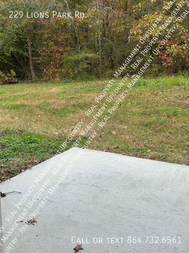 Building Photo - 229 Lions Park Rd