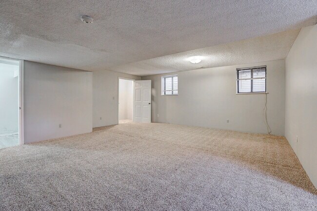 Building Photo - $1,940.95, 2-bed, 2-bath located in Denver