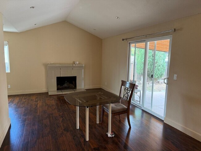 Building Photo - Unique 5 Bedroom 2 Story w/ Solar Suisun *...