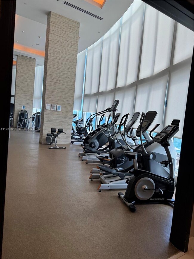 Building Photo - 15901 Collins Ave