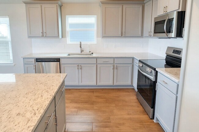 Building Photo - 292 Sunnyside Dr