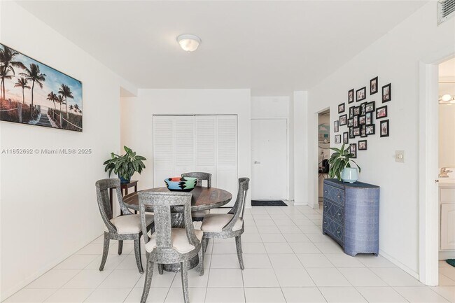 Building Photo - 300 Bayview Dr