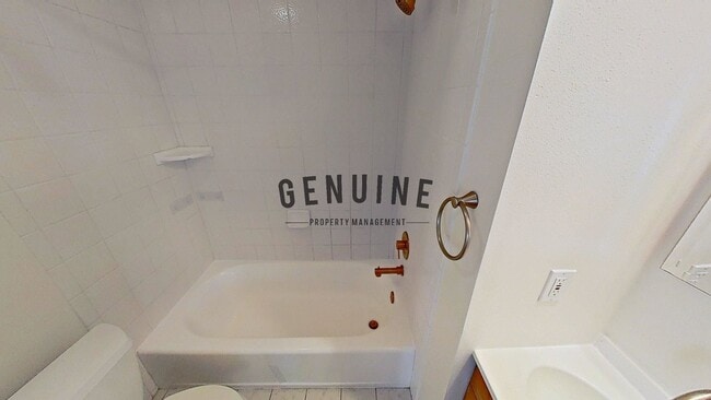 Building Photo - Charming 2Bd 2Ba Condo