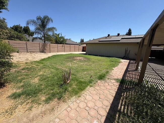 Building Photo - 2322 E Vassar Dr